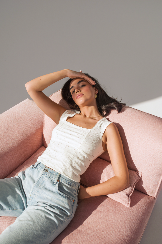 Daily Story Bridget Top In White-The Trendy Walrus